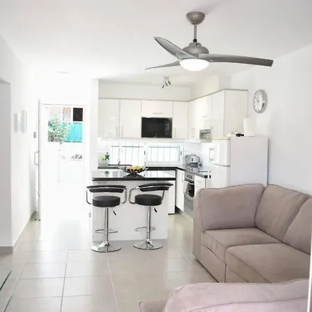Margherita's San Eugenio Apartment *